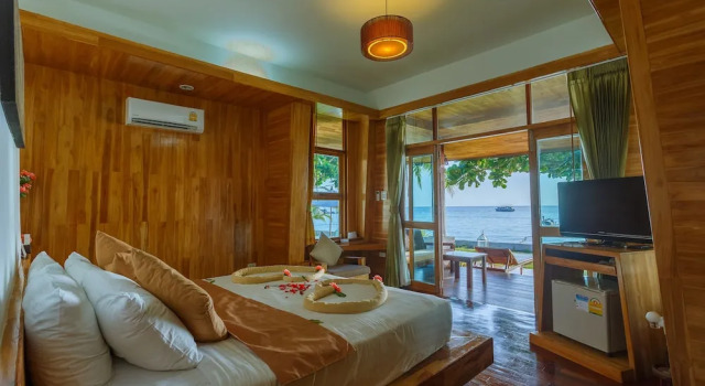 Бунгало Beachfront Bundhaya Villas