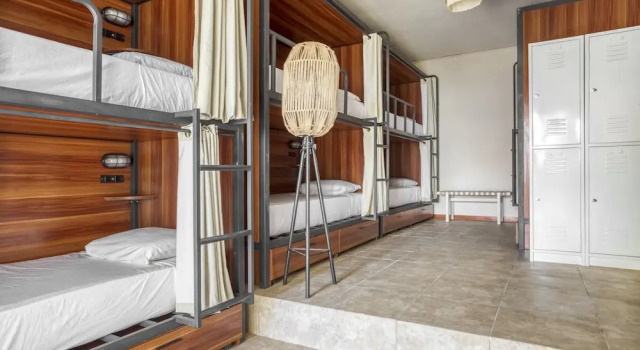Кровать в общем номере Selina Tulum