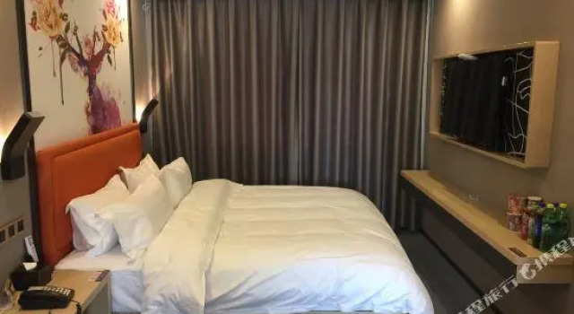 Люкс Deluxe Mi Choice Hotel (Huanggang Normal College)