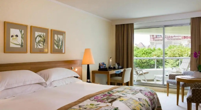 Двухместный номер Classic Sofitel Biarritz Le Miramar Thalassa