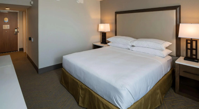 Двухместный номер Standard Doubletree By Hilton Madison East