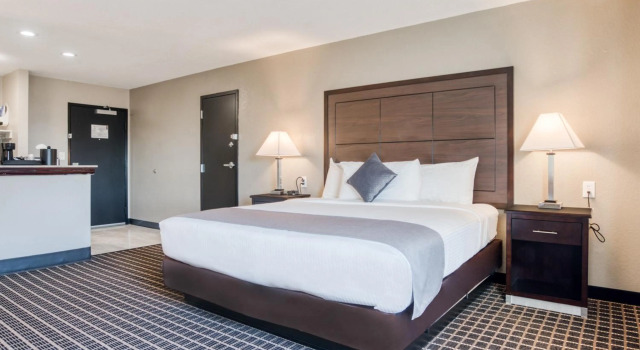 Alexis Hotel & Banquets Dallas Park Central Galleria