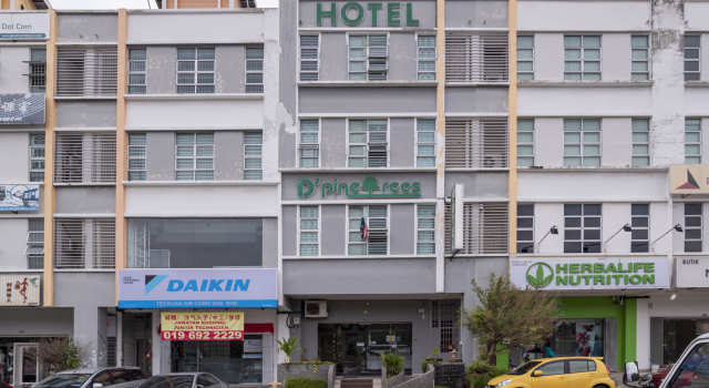 OYO 614 D'PINETREES Hotel, Prenota Hotel Kampong Pandan Johor