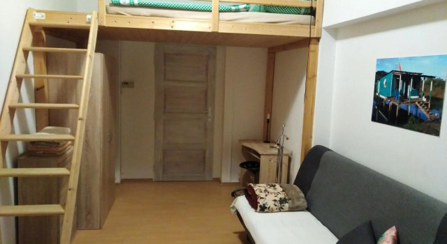 Studio Husitská 114/74, Rezerwuj Hotel Hotele w Praga z parkingiem, w pobliżu Flora Subway Station, Parking