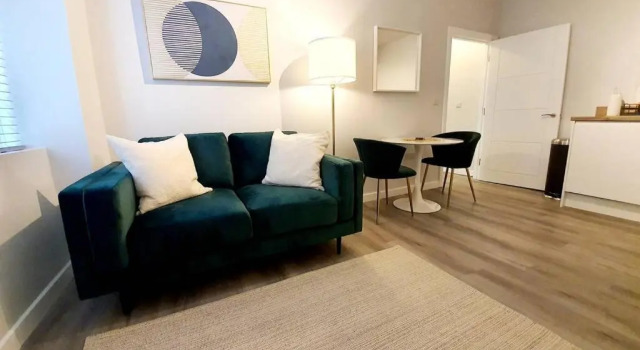 Апартаменты Town Centre 1 Bed, Close to the Beach with Parking
