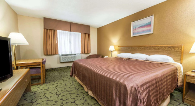 Двухместный номер Standard Travelodge by Wyndham Bloomington