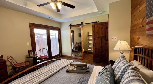 Walnut Waters Bed & Breakfast, Rezerwuj Bed and Breakfast Hotele w Oak Grove z parkingiem, Parking