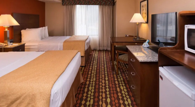Шестиместный номер Standard Best Western Ambassador Inn & Suites