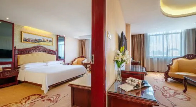 Люкс Standard Vienna Hotel Jingxi Zhongshan Park