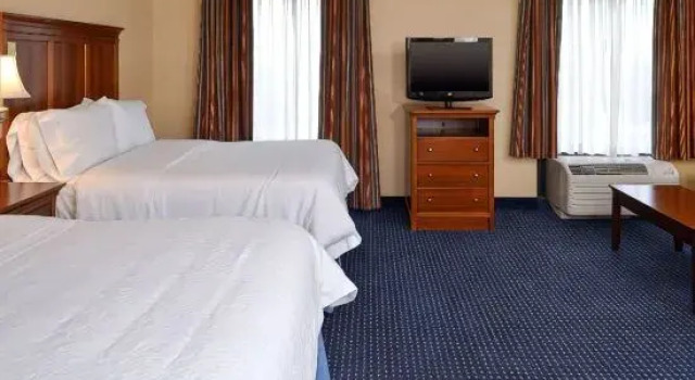 Четырёхместный люкс Hampton Inn and Suites Fredericksburg South
