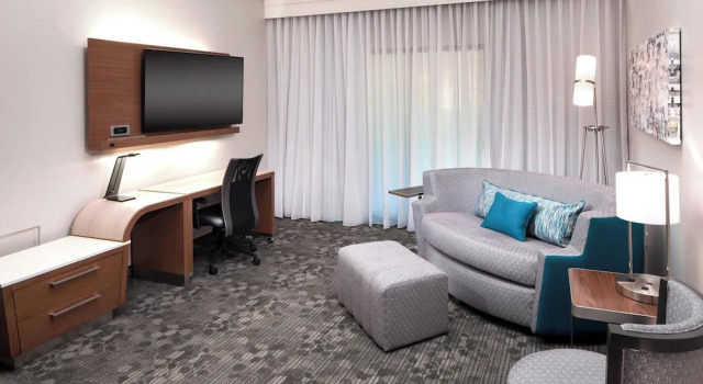 Люкс c 1 комнатой с балконом Courtyard by Marriott Pensacola