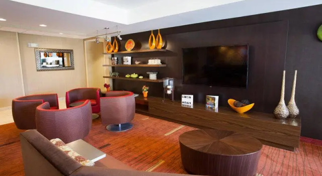 Кровать в общем номере Courtyard Burlington Williston
