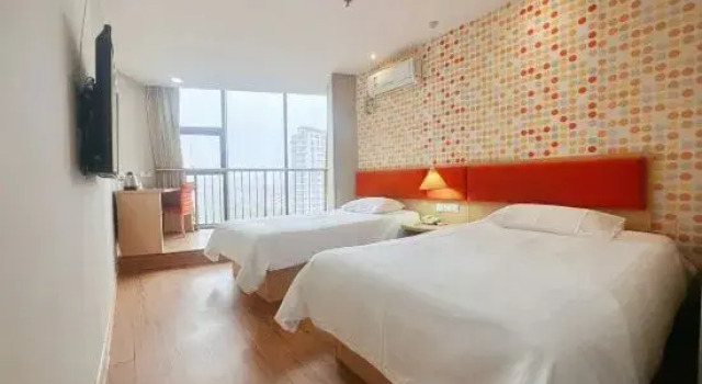 Homeinn Hotel (Qingdao Zhengyang Middle Road Wanda Plaza)