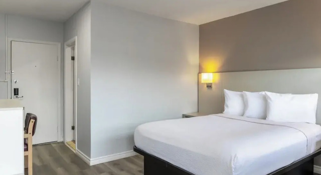 Номер Deluxe Motel 6 Cornwall Hwy 401 ON