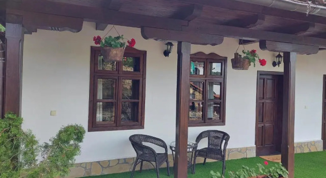 Трёхместный номер Standard с балконом Guest Rooms Cheshmata