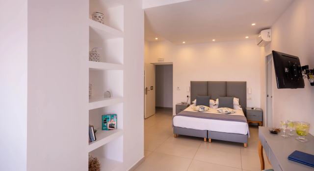 Mar n Mar Crown Hotel and Suites