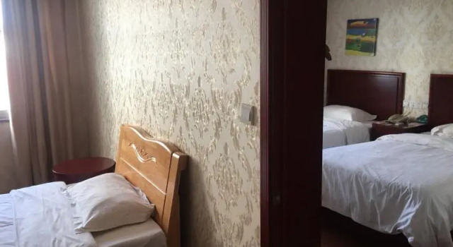 Двухместный номер Standard с красивым видом из окна GreenTree Inn Jiangsu Lianyungang Guanyun Wenzhou Shangmaocheng Express Hotel