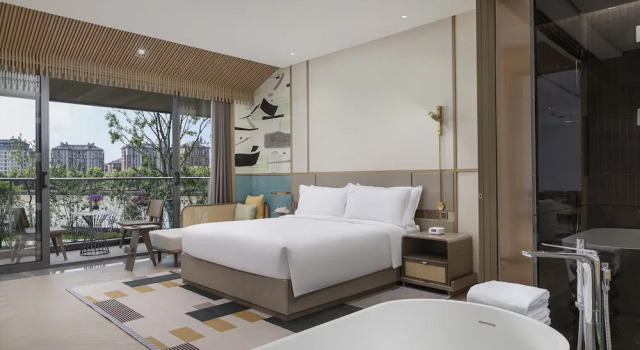 Люкс c 1 комнатой с видом на канал Holiday Inn Deqing Xinshi Ancient Town by IHG