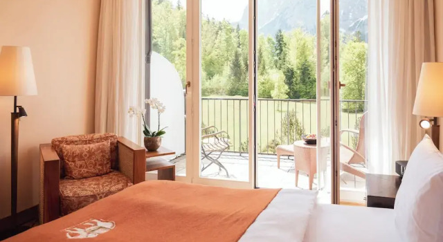 Двухместный номер Deluxe с балконом Schloss Elmau Luxury Spa Retreat & Cultural Hideaway