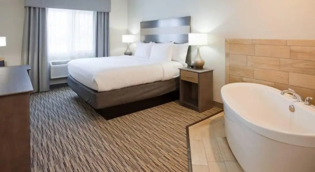 Люкс GrandStay Hotel & Suites
