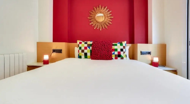 Stylish 2 Bed in the Heart of Gràcia, Забронировать Отель Грасиа Барселона, рядом с Jove Regina Theatre