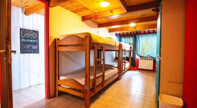 Кровать в общем номере Bla Guest House