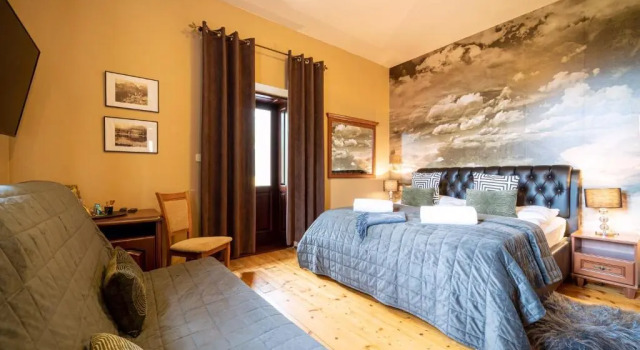 Полулюкс Hotel Tivoli