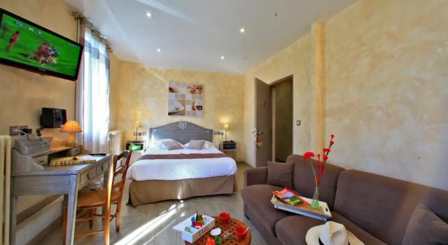 Номер Superior Logis Hôtel Restaurant Le Lascaux