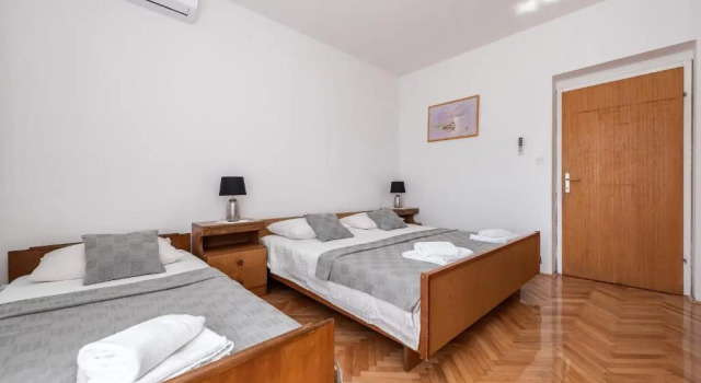 Centrally located apartment for 16