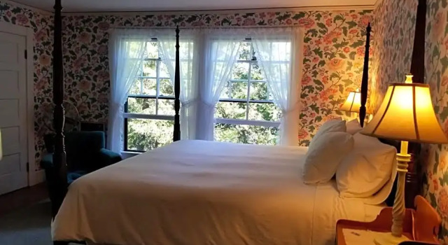 Двухместный люкс Harbourside Inn