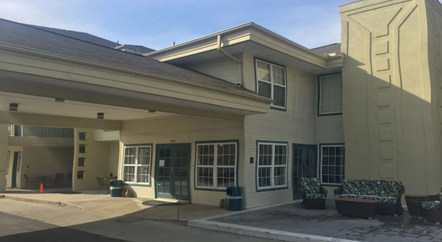 Wander Inn, Забронировать Отель Отели Table Rock Lake с парковкой, Парковка