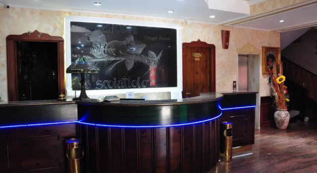 Hotel Lo Scoiattolo, Varaa Hotelli  