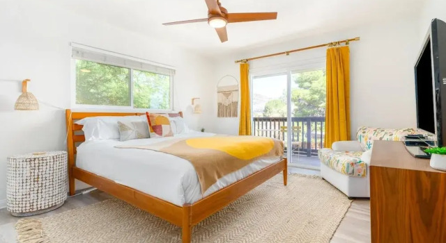 Indigo Sky Oasis - Pool & Hot Tub 4 Bedroom Home, จอง บ้านพักตากอากาศ Yucca Valley Joshua Tree National Park