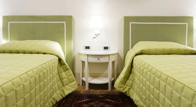 Casa Isolani Piazza Maggiore 1.0, Забронировать Отель Болонья провинция Болонья, рядом с Башня Гарисенда
