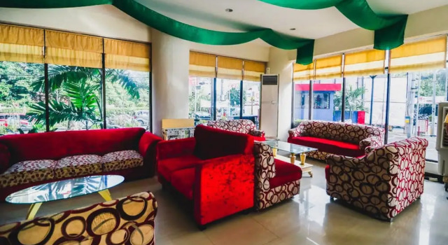 Reddoorz Plus near Mall Ratu Indah 2, Book Hotel Hotels in Sulawesi with Parking, Parking
