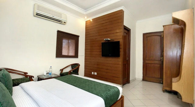 Номер Standard OYO 990 Hotel Paradise