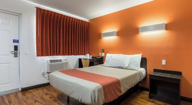 Четырёхместный номер Deluxe Motel 6 Riverside, CA - UCR East
