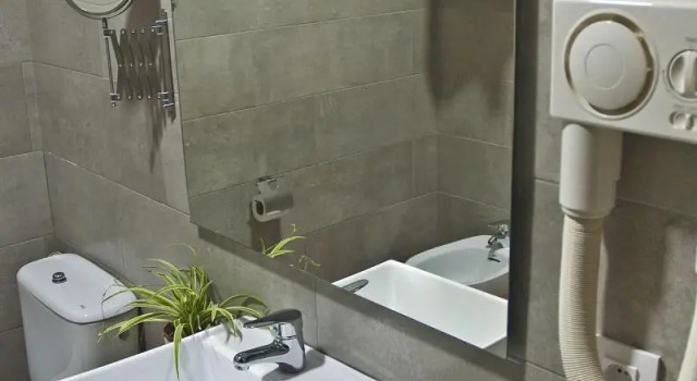 Трёхместный номер Standard с балконом Hotel Galaroza Sierra