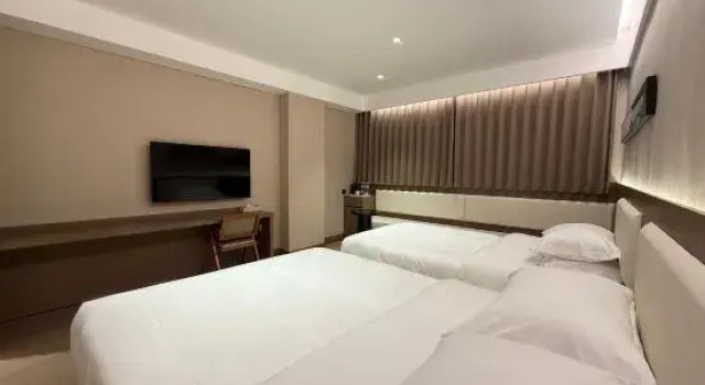 Номер Deluxe GreenTree Inn Qingdao Jiaozhou Fuzhou South Road Datong Building Express Hotel