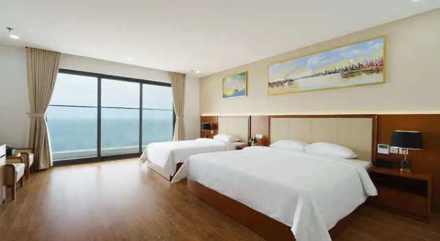 Трёхместный семейный номер Standard с балконом и с видом на океан Aloha Hotel Vung Tau