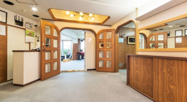 Atami Red House, Boek Hotel Hotels in Tokai met parkeren, Parkeren