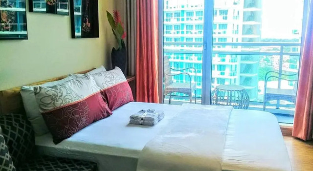 Azure Rio West Wavepool 1BR Near Airport