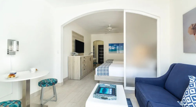 Четырёхместный номер Deluxe с видом на бассейн Ports of Call Resort