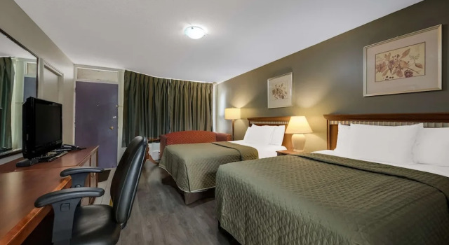 Четырёхместный номер Standard Knights Inn Burlington
