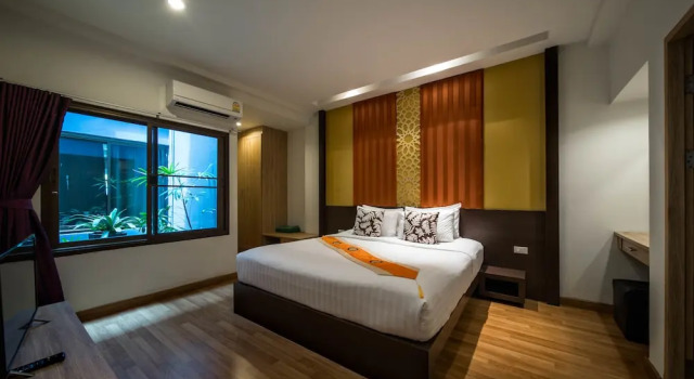 Люкс с 2 комнатами с балконом и с видом на море Kamala Beachfront Apartment