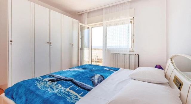 Beautiful Home in Jadranovo With Wifi and 2 Bedrooms, Book Hotel 3-stjernede hoteller i Kvarner, 3*