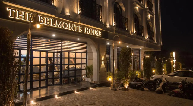 The Belmonte House by Noventa - Rooftop Pool Hotel in Udaipur, Забронировать Отель Отели штата Раджастхана с парковкой, Парковка