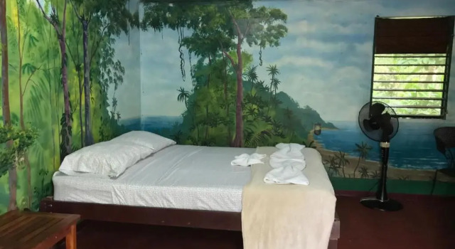 Бунгало с видом на воду La Palapa Hut Nature Hostel
