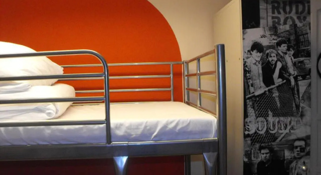 Кровать в общем номере La Guitarra Hostel Gdańsk