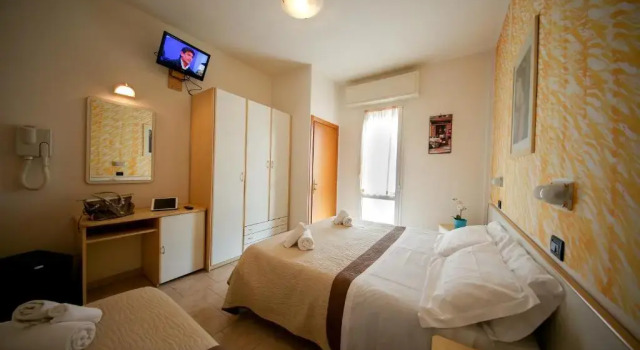 Трёхместный номер Standard с балконом Hotel Petrarca